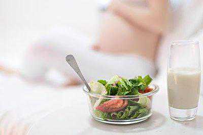 无卵泡女性的生育希望：供卵试管婴儿的成功率与成本解析